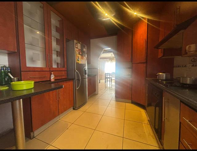 5 BEDROOM HOUSE FOR SALE IN BEDWORTH PARK